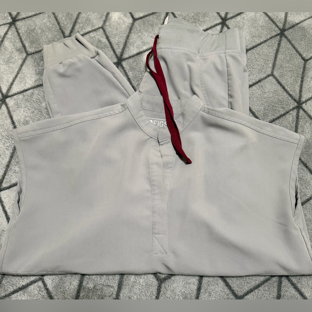FIGS Scrub Set